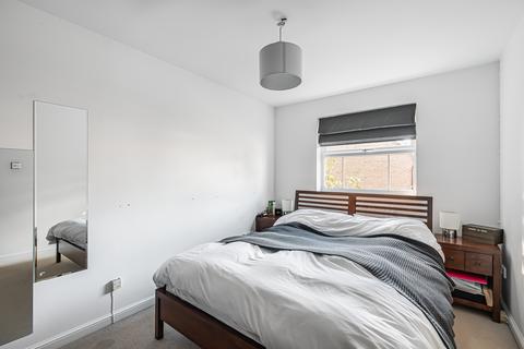 15 Cater Gardens, Guildford, GU3 3BY
