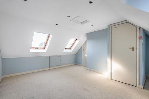 15 Cater Gardens, Guildford, GU3 3BY