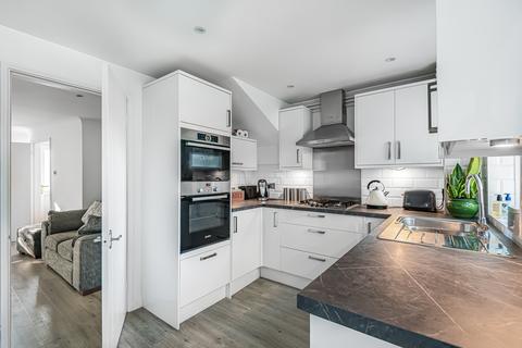 15 Cater Gardens, Guildford, GU3 3BY