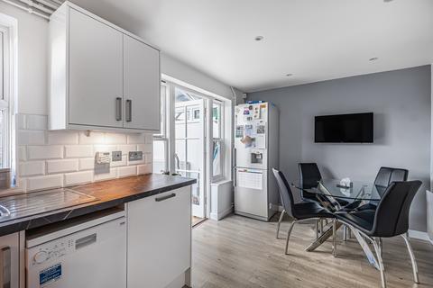 15 Cater Gardens, Guildford, GU3 3BY