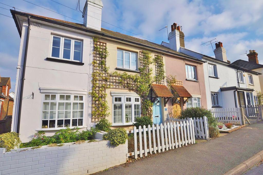 Down Road, Guildford, Surrey, GU1 2 bed terraced house £1,495 pcm (£