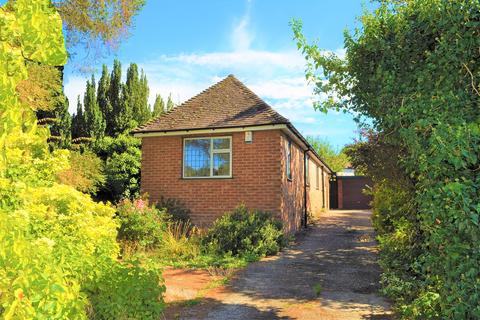 3 bedroom bungalow to rent - Rydes Hill Road, Guildford, Surrey, GU2
