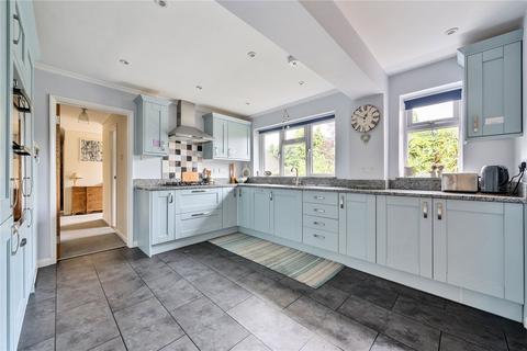 12 Chappell Close, Liphook, GU30 7BL