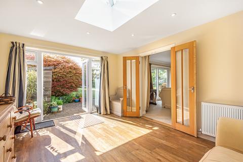 12 Chappell Close, Liphook, GU30 7BL