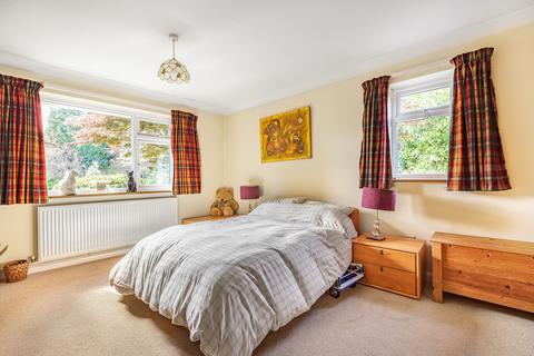 12 Chappell Close, Liphook, GU30 7BL