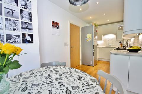 24 Baynton Road, Woking, GU22 8JT