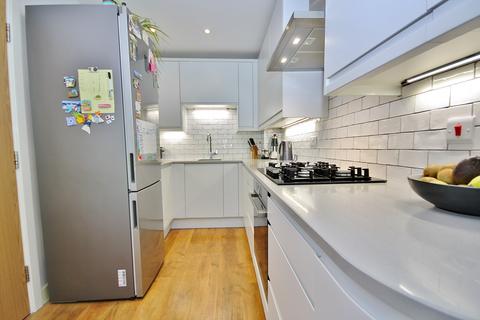24 Baynton Road, Woking, GU22 8JT