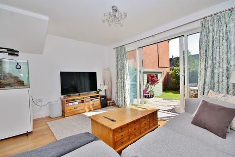 24 Baynton Road, Woking, GU22 8JT