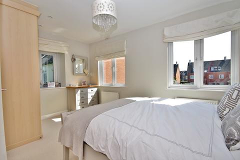 24 Baynton Road, Woking, GU22 8JT