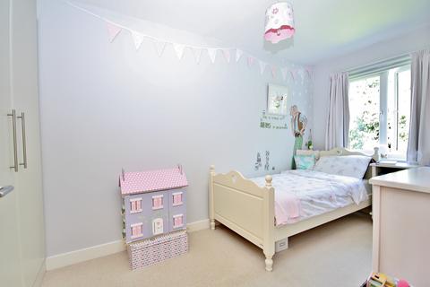 24 Baynton Road, Woking, GU22 8JT