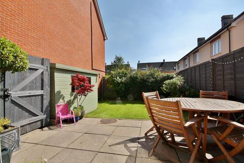 24 Baynton Road, Woking, GU22 8JT