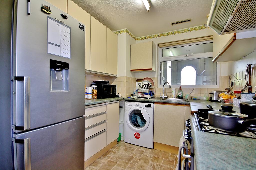 Claydon Road, Horsell, Woking... 2 bed bungalow £395,000