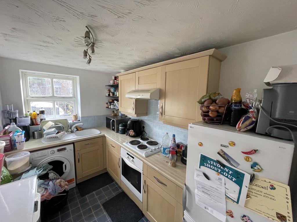 Harriet Drive, Rochester ME1 2 bed apartment to rent £950 pcm (£219 pw)