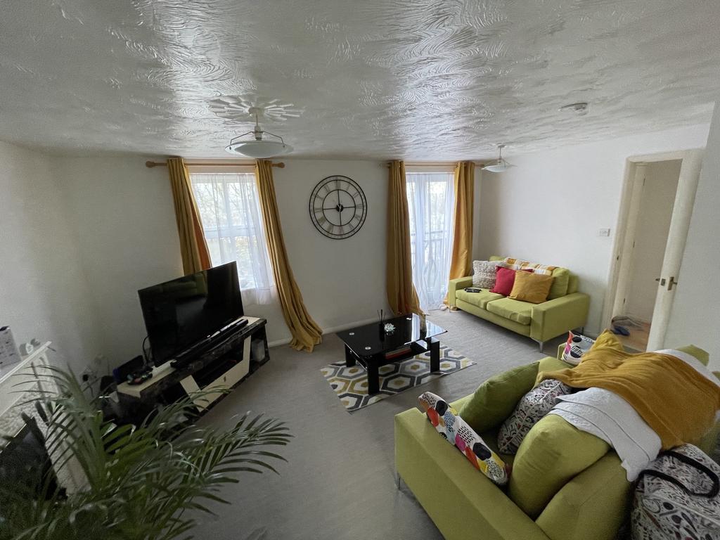 Harriet Drive, Rochester ME1 2 bed apartment £950 pcm (£219 pw)