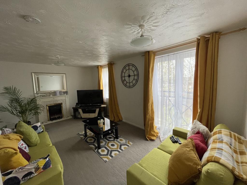 Harriet Drive, Rochester ME1 2 bed apartment to rent £950 pcm (£219 pw)