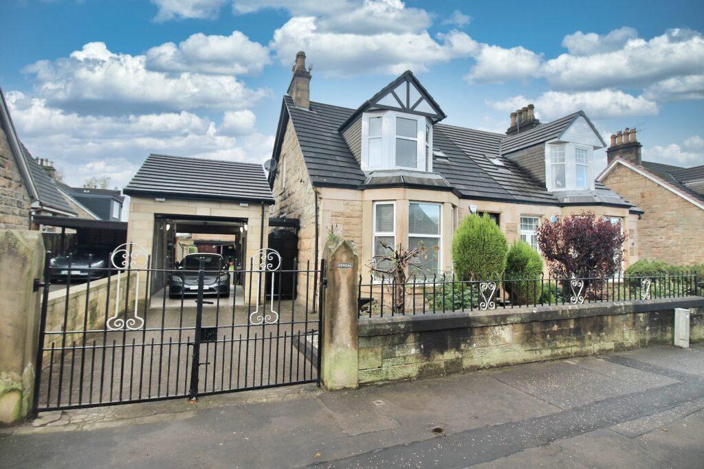 Kirkintilloch Road G64 2AU 4 bed semidetached villa for