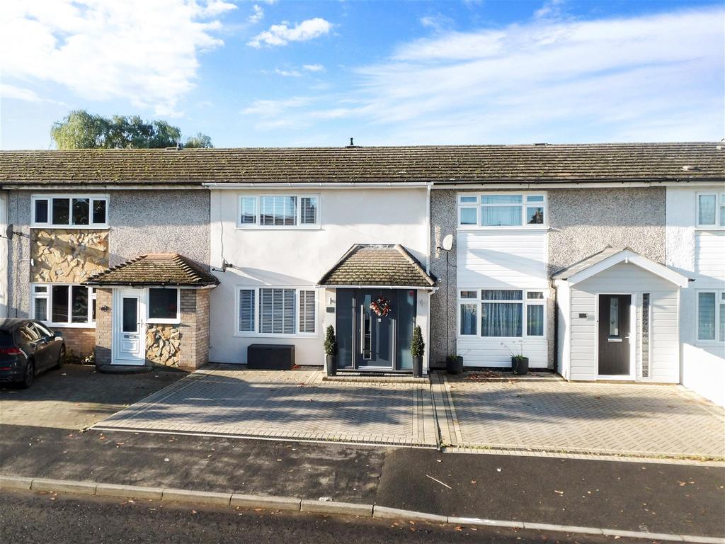 Swan Lane, Wickford, Essex 2 bed terraced house £350,000