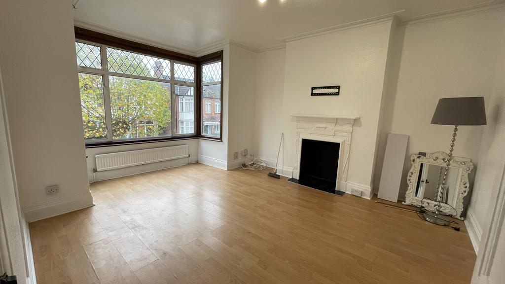 Butler Road, Harrow HA1 2 bed £1,500 pcm (£346 pw)