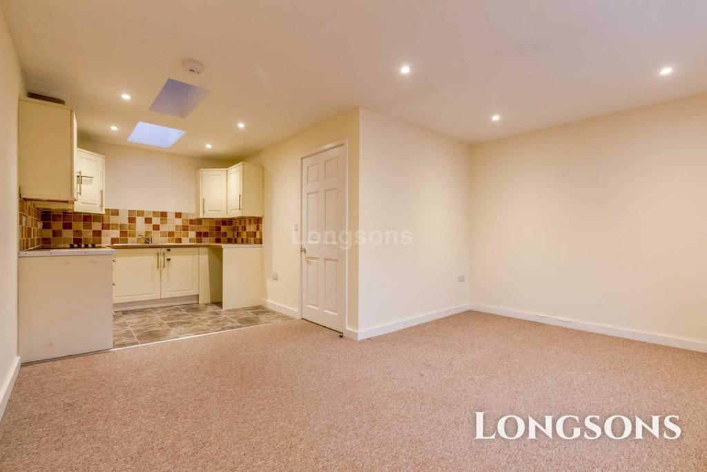 Plowright Place, Swaffham 2 bed flat £725 pcm (£167 pw)