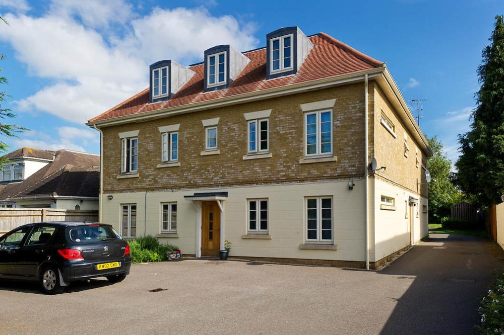 Smithsonian House, 70 Banbury Road, Kidlington, Oxon, OX5 2 bed flat