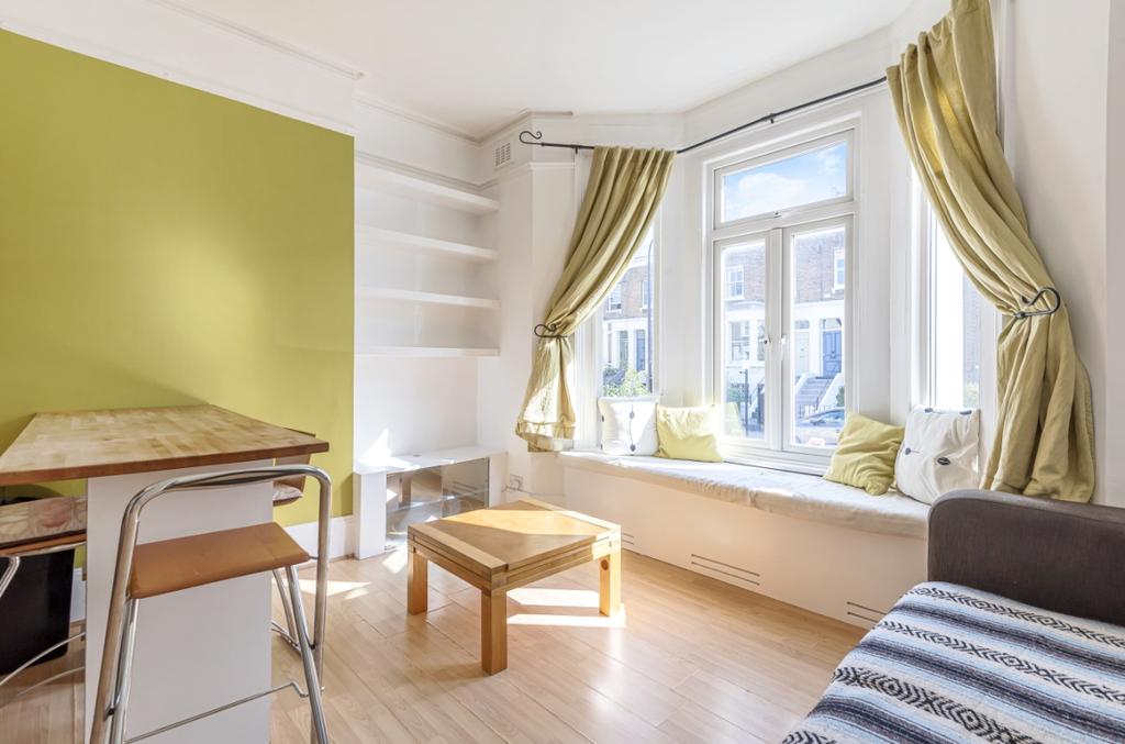 Ellerslie Road Shepherds Bush W12 2 bed flat £1,550 pcm (£358 pw)