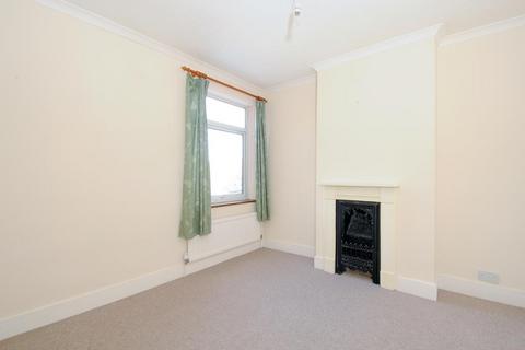 2 bedroom terraced house to rent, Alexander Road,  Aylesbury,  HP20