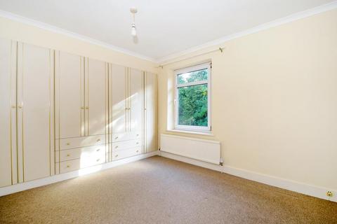 2 bedroom terraced house to rent, Alexander Road,  Aylesbury,  HP20