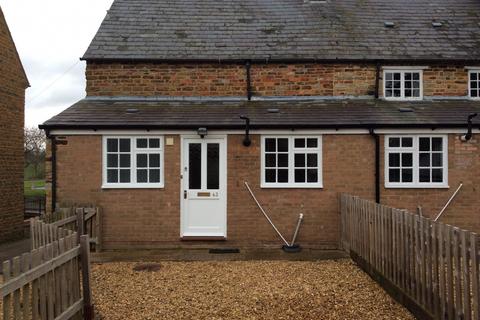 2 bedroom terraced house to rent, West Street, Northampton, Northamptonshire, NN6