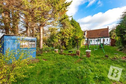 3 bedroom bungalow for sale - Gyllyngdune Gardens, Ilford, IG3