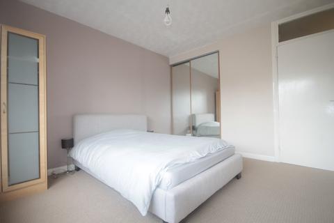 2 bedroom flat to rent, No Deposit Option, Acorn Court, Oaks Lane, Newbury Park / Ilford