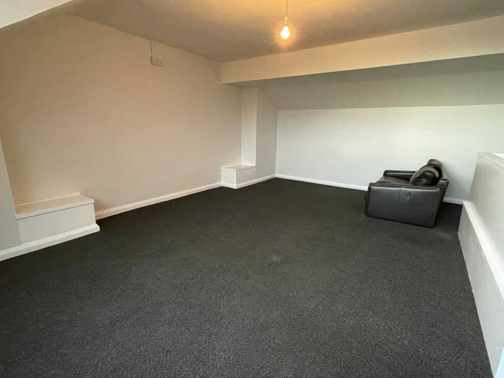 St Marys Road, Garston 3 bed flat £695 pcm (£160 pw)
