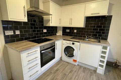 3 bedroom flat to rent, St Marys Road, Garston