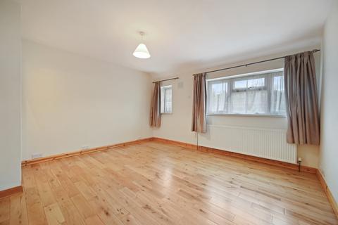 4 bedroom terraced house to rent, RAMILLIES ROAD, LONDON, NW7
