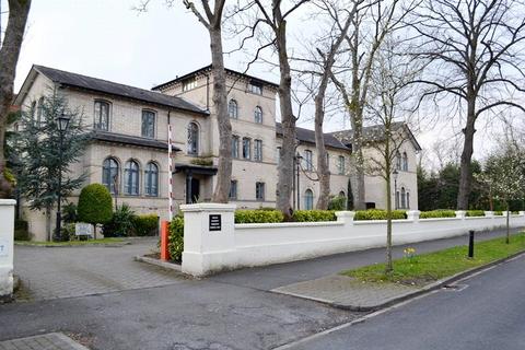 3 bedroom flat to rent, Ellerslie Court, Upper Park Road, M14