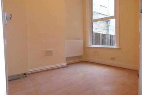 2 bedroom ground floor flat to rent, Farley Road, Catford, London,