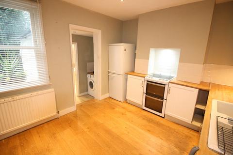 2 bedroom terraced house to rent, St Johns, Redhill