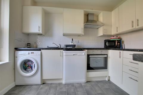 3 bedroom terraced house to rent, Beresford Road, Ely