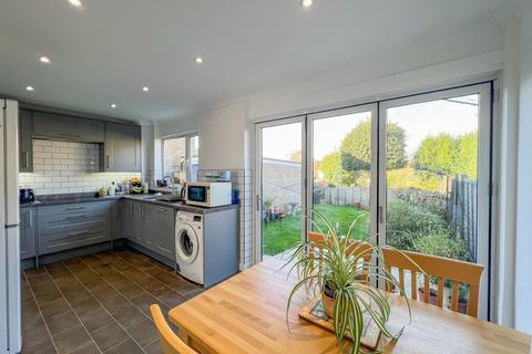4 Hillcrest Road, Hockley, SS5 4QB