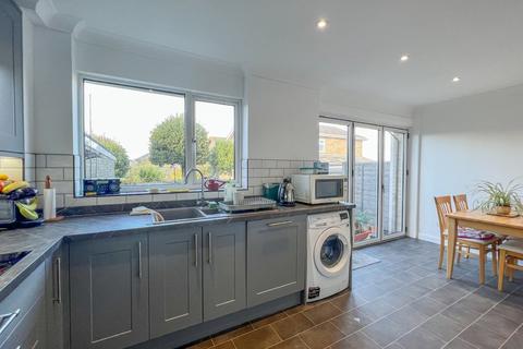 4 Hillcrest Road, Hockley, SS5 4QB