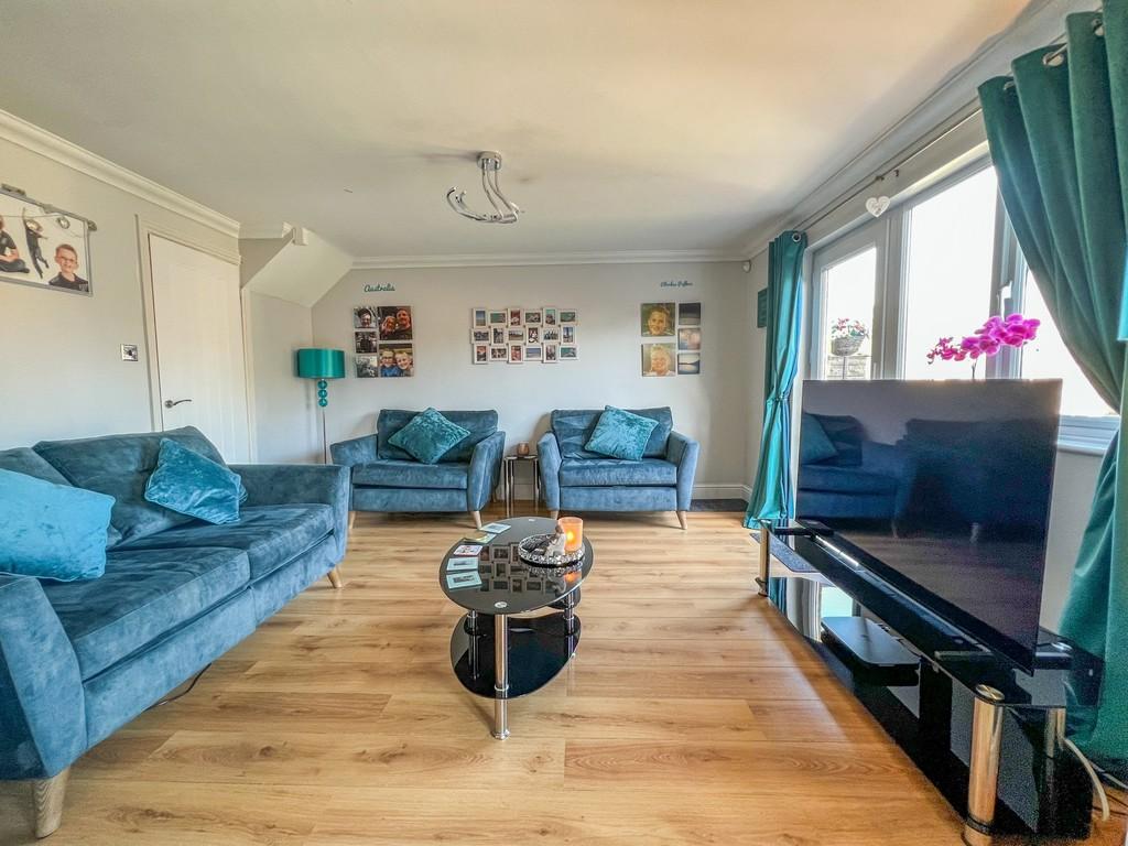 Woodstock Crescent, Hockley 3 bed semidetached house for sale £375,000