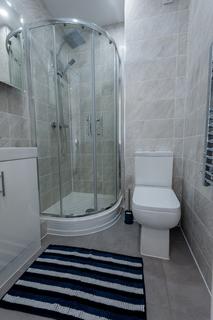 5 bedroom apartment to rent, Milton Place, Salford