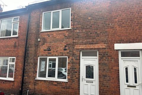 2 bedroom terraced house to rent, Oak Street, Northwich