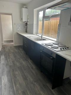 2 bedroom terraced house to rent, Oak Street, Northwich