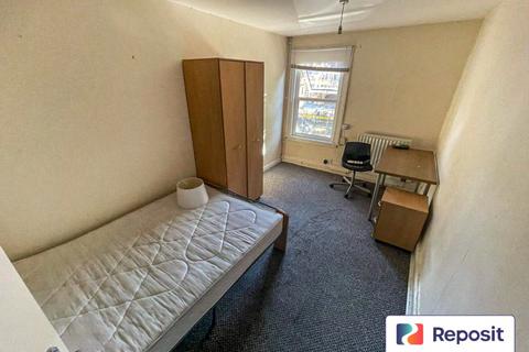 3 bedroom flat to rent, Wilmslow Road, Withington, M20