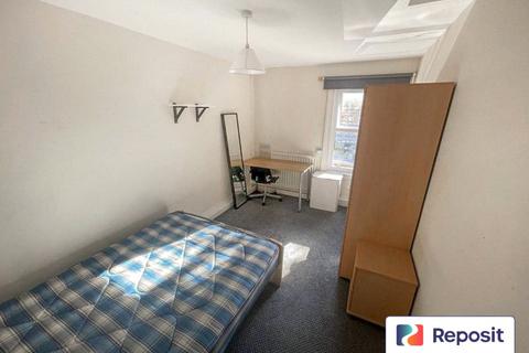 3 bedroom flat to rent, Wilmslow Road, Withington, M20