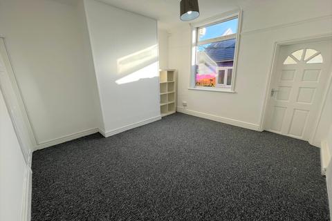 1 bedroom flat to rent - High Street, Cradley Heath B64