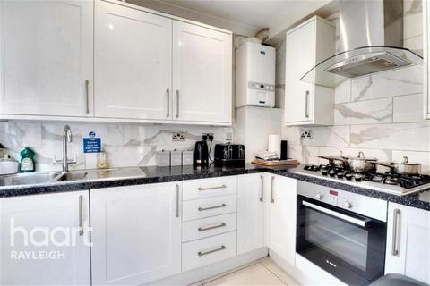 4 bedroom terraced house to rent, Guildford Road, Southend-on-Sea