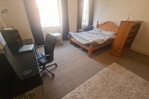 4 bedroom house to rent - Victoria Road, Leeds