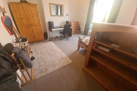 4 bedroom house to rent, Victoria Road, Leeds