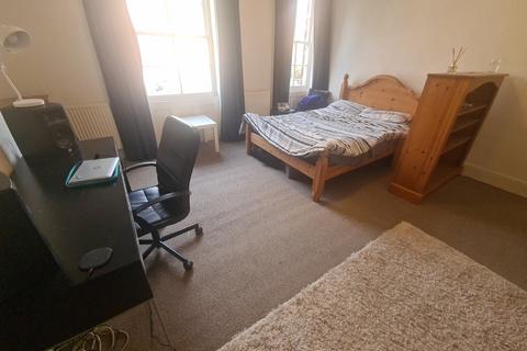 4 bedroom house to rent, Victoria Road, Leeds